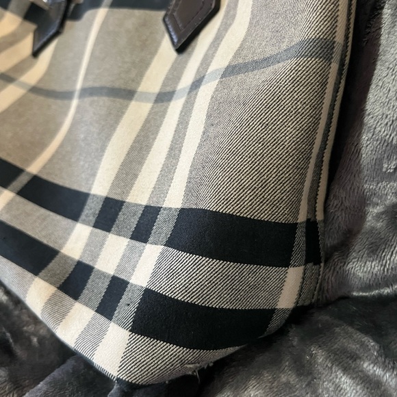 Sold***Burberry authentic shoulder bag - Picture 9 of 14